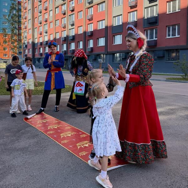 Волшебная осень в «Заречье»: рассказываем, как прошёл детский праздник в нашем микрорайоне